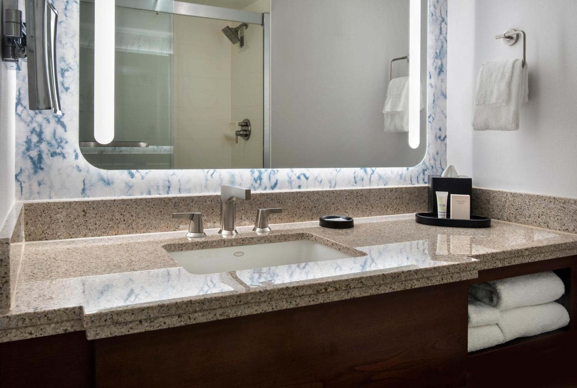 Westchester Marriott Tarrytown Exterior photo