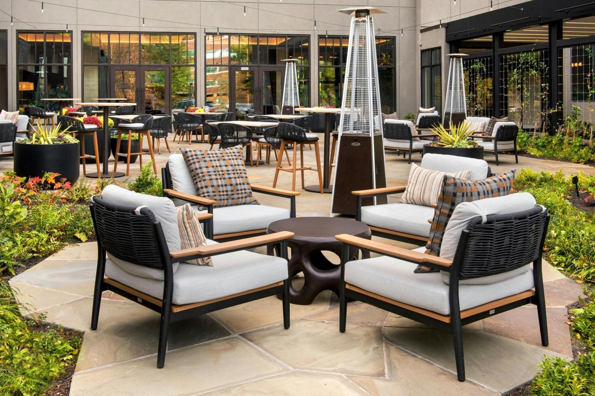 Westchester Marriott Tarrytown Exterior photo