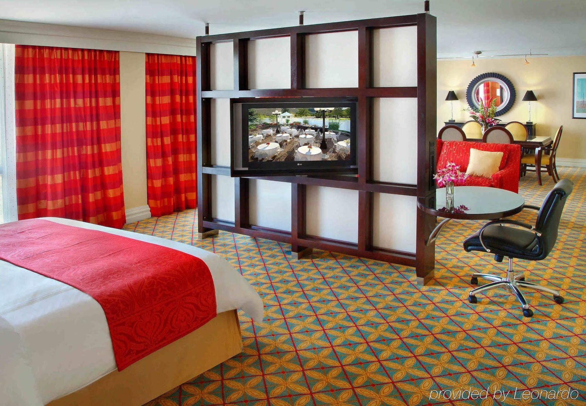Westchester Marriott Tarrytown Exterior photo